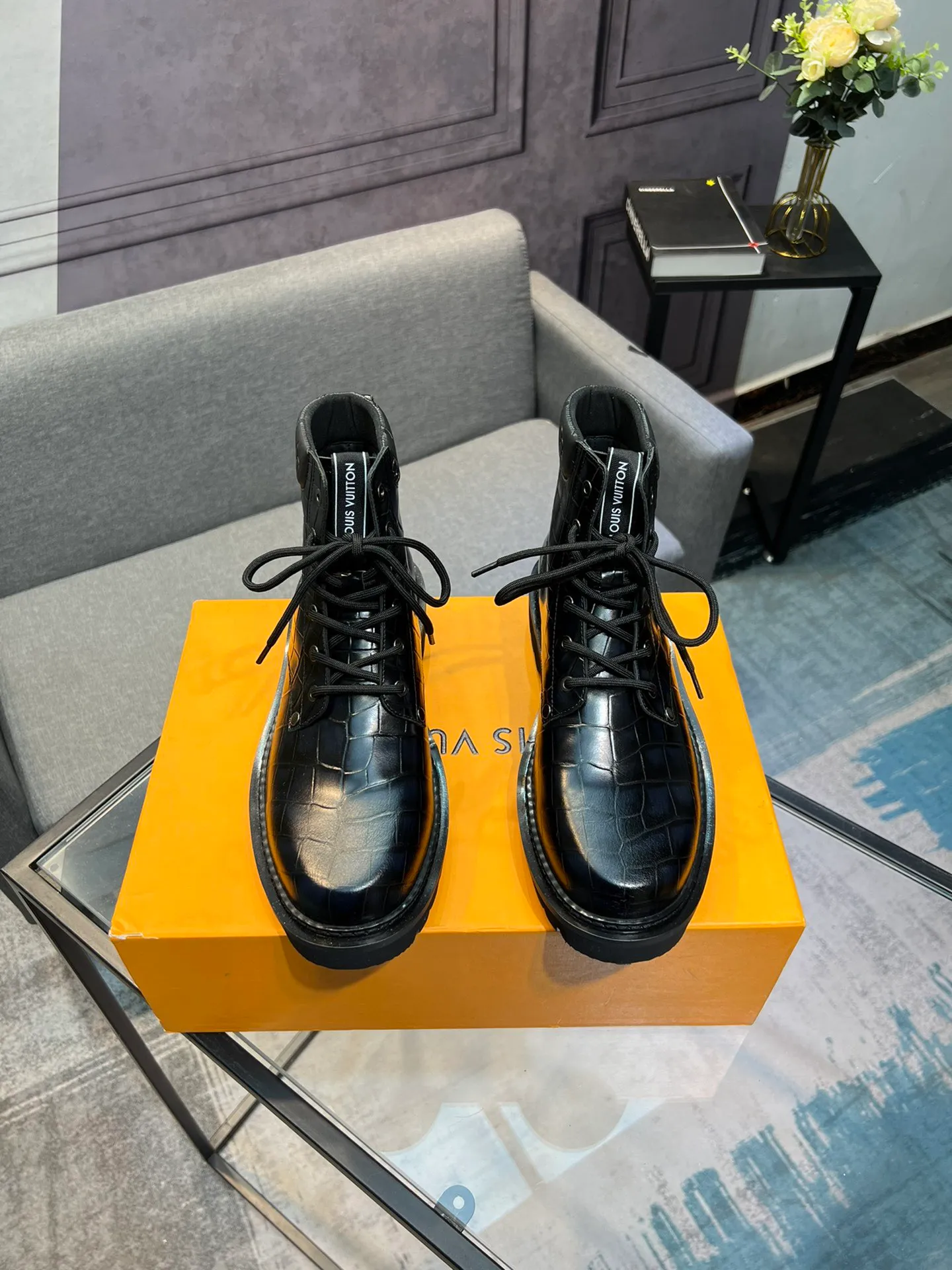 Men's shoes 💰900 L Home - the latest LV men's business casual boots, luxury and nobility are a must, all made of imported original first-layer cowhide, just to create a more comfortable wearing experience, ➕top imported water-dyed full cow lining, original high wear-resistant outsole! 👏👏 Size: Male 39-44; (38 45 46 customized)